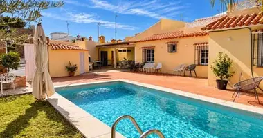 5 bedroom house in Dos Hermanas, Spain