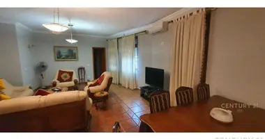 Квартира 3 комнаты в Тирана, Албания