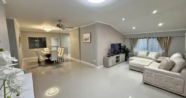 Dom 4 pokoi w Pong, Tajlandia