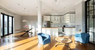 Mieszkanie 5 pokojów w Warszawa, Polska