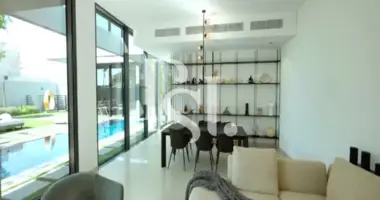 Villa 5 bedrooms in Sharjah, United Arab Emirates