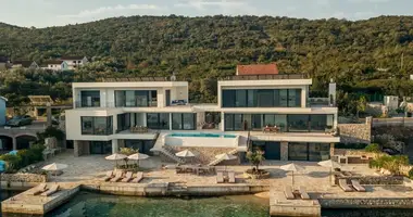 Villa 9 rooms in Tivat, Montenegro
