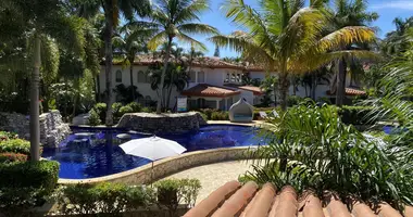 Condo in West Bay, Honduras