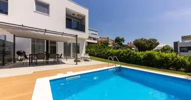Mieszkanie 3 pokoi w Opcina Dezanovac, Chorwacja