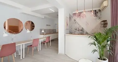 Nieruchomości komercyjne 56 m² w Warszawa, Polska