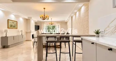 3 bedroom apartment in Estepona, Spain