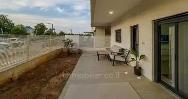 Квартира 5 комнат в Нагария, Израиль