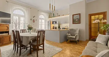 Mieszkanie 3 pokoi w Warszawa, Polska