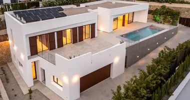 Villa 4 bedrooms in Calp, Spain