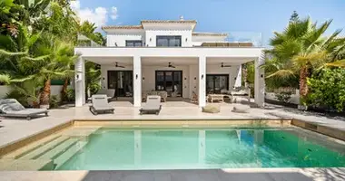 4 bedroom house in Artola, Spain
