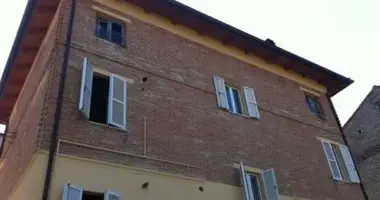 Casa 13 habitaciones en Terni, Italia