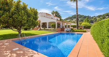 Villa 5 bedrooms in Blanes, Spain
