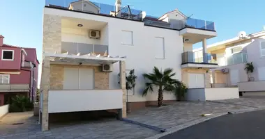 Villa 8 bedrooms in Croatia