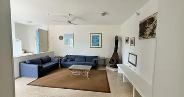 Wohnung 4 Schlafzimmer in Paralimni, Zypern