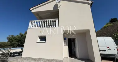 3 bedroom house in Banjol, Croatia