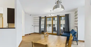 Mieszkanie 3 pokoi w Warszawa, Polska