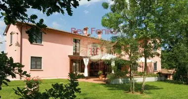 Commercial property 250 m² in Pistoia, Italy