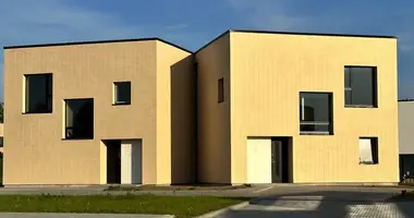 Casa en Raisteniskes, Lituania