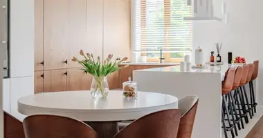 Квартира 4 комнаты в Варшава, Польша