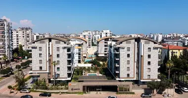 2 bedroom apartment in Konyaalti, Turkey