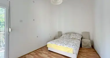 Apartamento 4 habitaciones en Montenegro