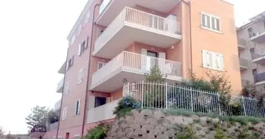 Apartamento 5 habitaciones en Terni, Italia