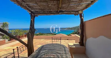 5 bedroom apartment in Sassari, Italy
