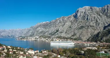 Penthouse 2 bedrooms in Skaljari, Montenegro