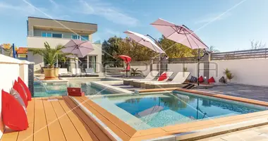 Haus 4 zimmer in Opcina Liznjan, Kroatien