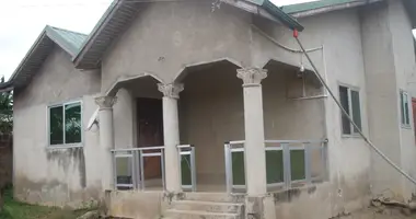 Casa 3 habitaciones en Adwinhuhia, Ghana