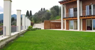 Villa 3 room villa in Lombardy, Italy