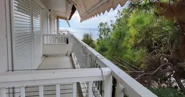 Szeregowiec w Nea Plagia, Grecja