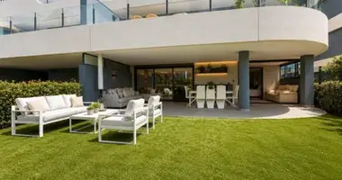 3 bedroom apartment in Estepona, Spain