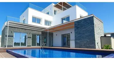 Villa 4 bedrooms in Yeroskipou, Cyprus
