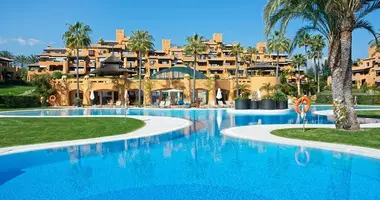 3 bedroom apartment in Estepona, Spain