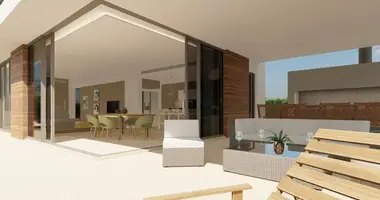 Villa 4 bedrooms in Oroklini, Cyprus