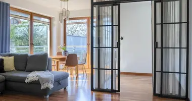 Wohnung 4 zimmer in Warschau, Polen