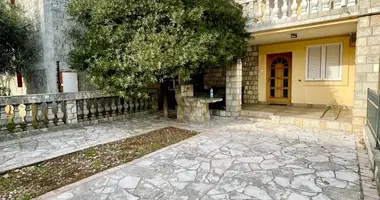 Dom w Podgorica, Czarnogóra