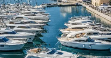 READY BUSINESS dans Grad Pula, Croatie