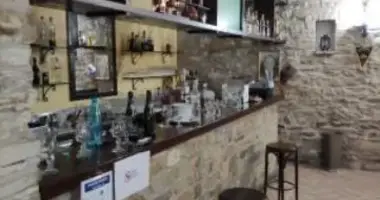 Commercial property 200 m² in Caldarola, Italy