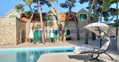 Herrenhaus 8 Schlafzimmer in Sutivan, Kroatien