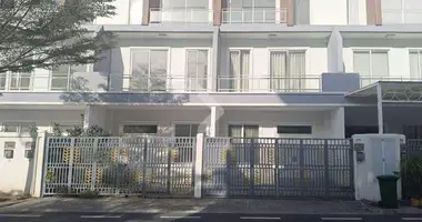 Дом 4 комнаты в Khan Chroy Changvar, Камбоджа