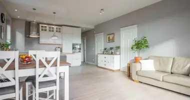 Wohnungen auf mehreren Ebenen 4 Schlafzimmer in Warschau, Polen