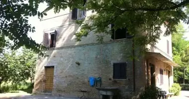 Casa 11 habitaciones en Terni, Italia