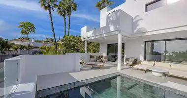 Penthouse 3 bedrooms in Estepona, Spain