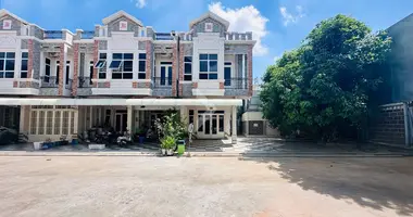 Maison 4 chambres dans Sangkat Russey Keo, Cambodge