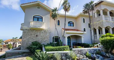 Condo in West Bay, Honduras