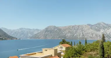 Mieszkanie 4 pokoi w Dobrota, Czarnogóra