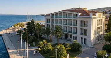 Hotel 9 300 m² in Grad Rijeka, Croatia