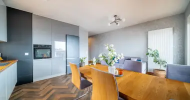 Mieszkanie 5 pokojów w Warszawa, Polska